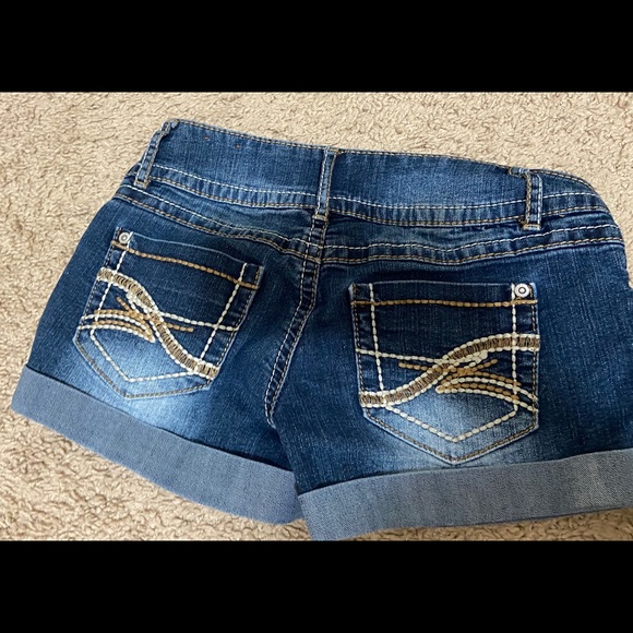 Cute blue jeans with a mini belt - Picture 2 of 6